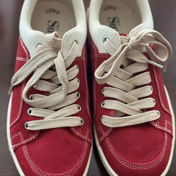 Simple Red and Cream Casual Shoes - Picture 4 of 4